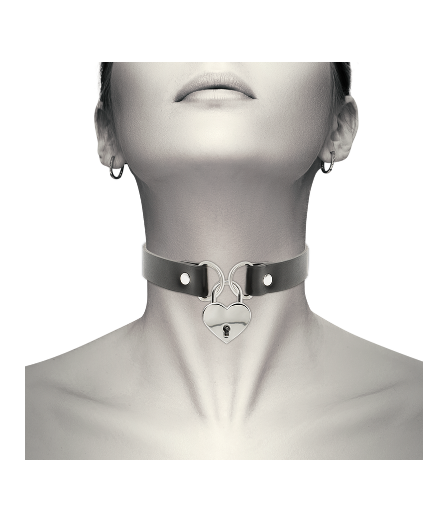 COQUETTE CHIC DESIRE - VEGAN LEATHER NECKLACE WITH HEART ACCESSORY WITH KEY