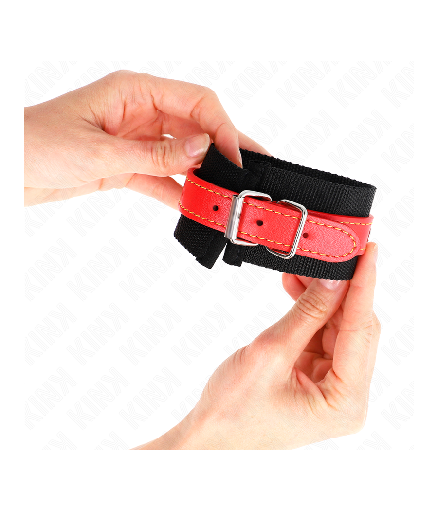 KINK - PUNHOS DE NYLON PRETO COM COURO VERMELHO AJUSTÁVEIS 19-24 CM X 5,5 CM