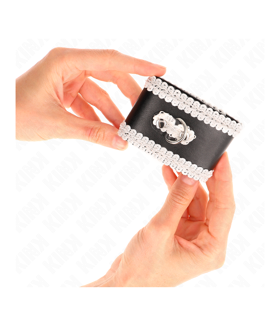 KINK - MUÑEQUERAS NEGRO CON ENCAJE DECORATIVO BLANCO AJUSTABLE 20-23 CM X 5.5 CM