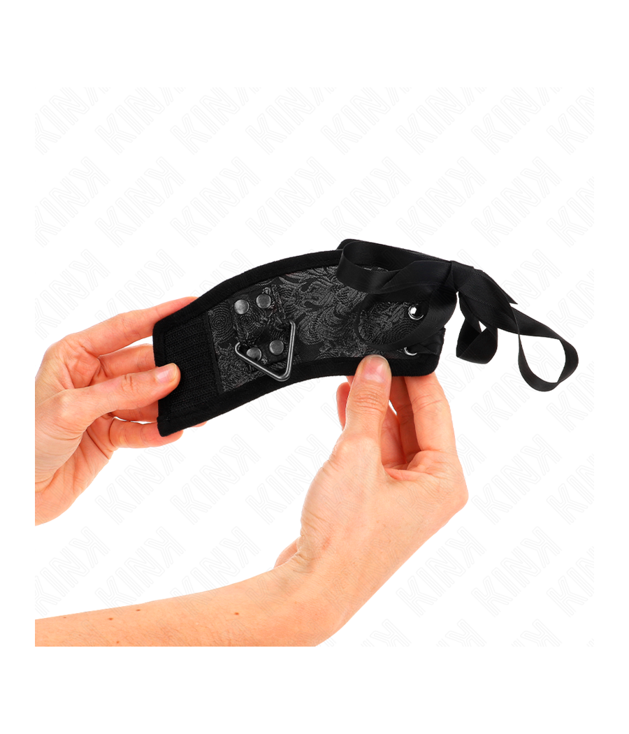 KINK - SCANDAL HANDGELENKSFESSELN SCHWARZE SPITZENDETAILS 24,5 CM X 6,5 CM