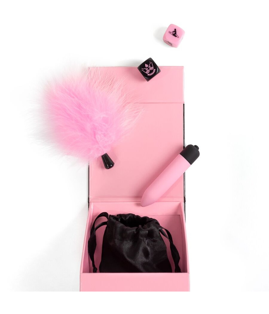 SECRET PLAY - PLEASURES BOX PER COPPIE: DADI + PROIETTILE VIBRANTE + PENNA CON PIUMA